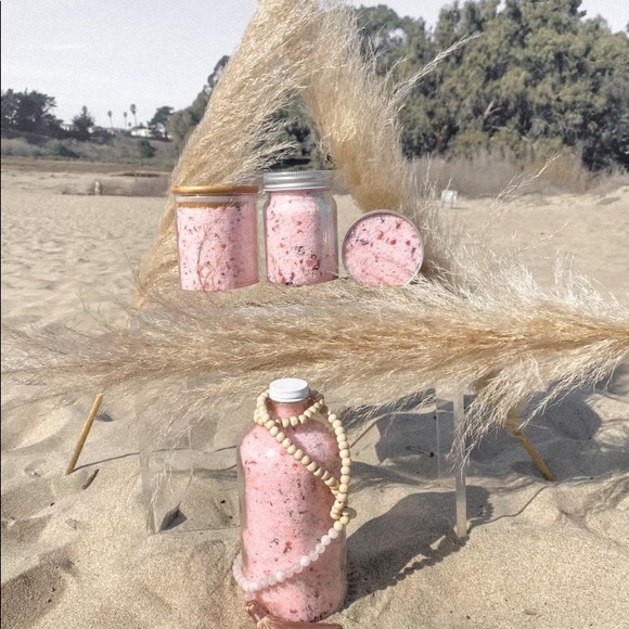 Small Batch Rosé Bath Salts 🌹 4oz - Picture 3 of 4